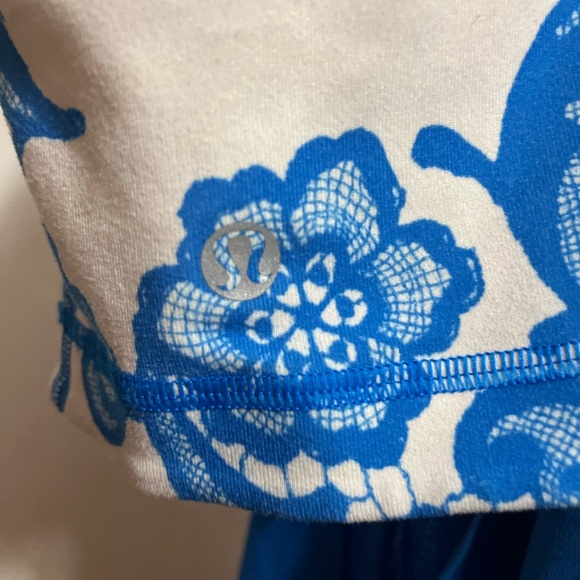 Lululemon No Limits Tank Top Blue and White Sleeveless Sz 8 Women - Picture 2 of 7